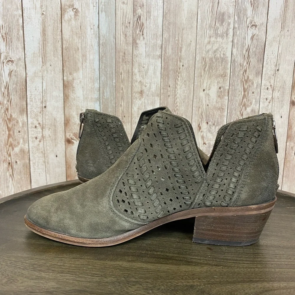 Vince Camuto Prasata Suede Leather Back Zip Ankle Bootie Size 7.5 Women